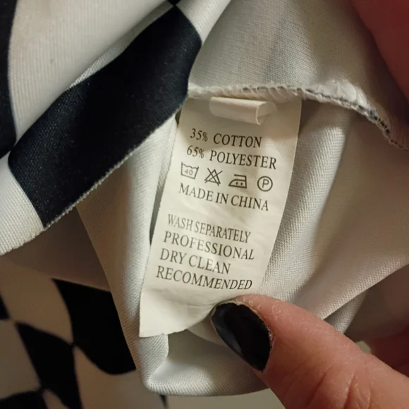 2/$10 Checkered Black and White Cropped Hoodie Size Medium - Picture 8 of 9